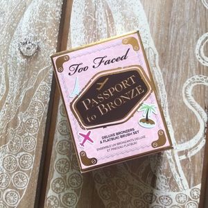 Too Faced Passport to Bronze Set